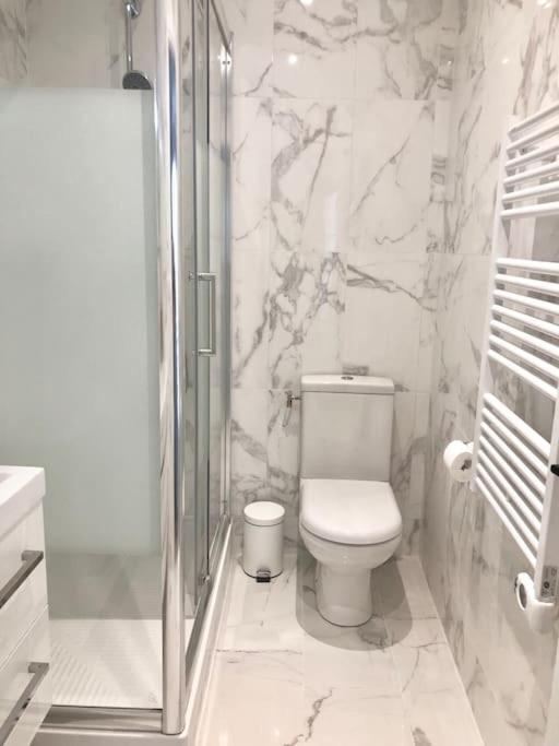 Central Apartment In The Heart Of The Marais With Air Conditioning Paris Exteriör bild